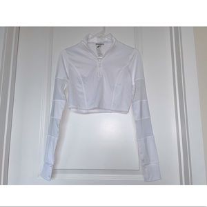 FOREVER 21 - SIZE M - WHITE ATHLETIC CROP TOP